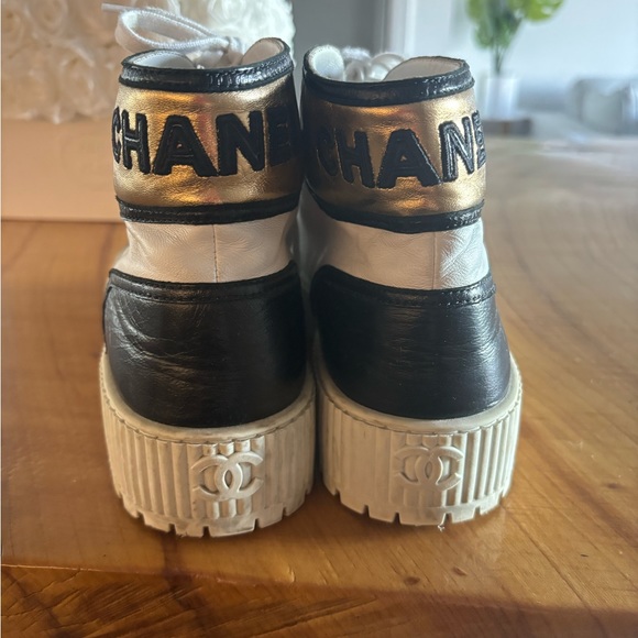 CHANEL HIGH TOP SNEAKERS - Picture 4 of 7